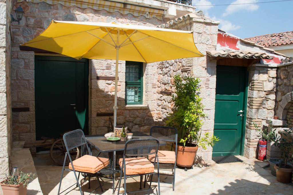 Alexandros Pension Делфи Екстериор снимка