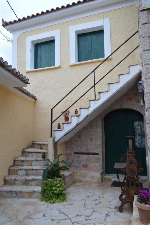 Alexandros Pension Делфи Екстериор снимка